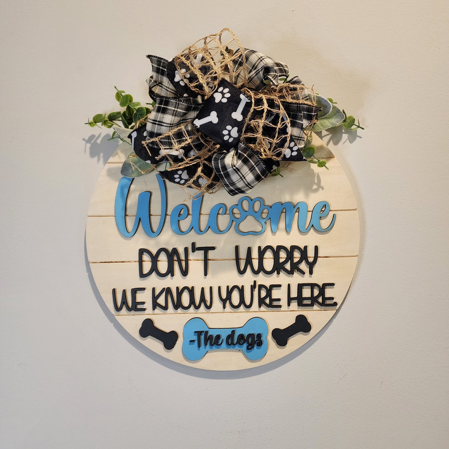 Dog welcome sign