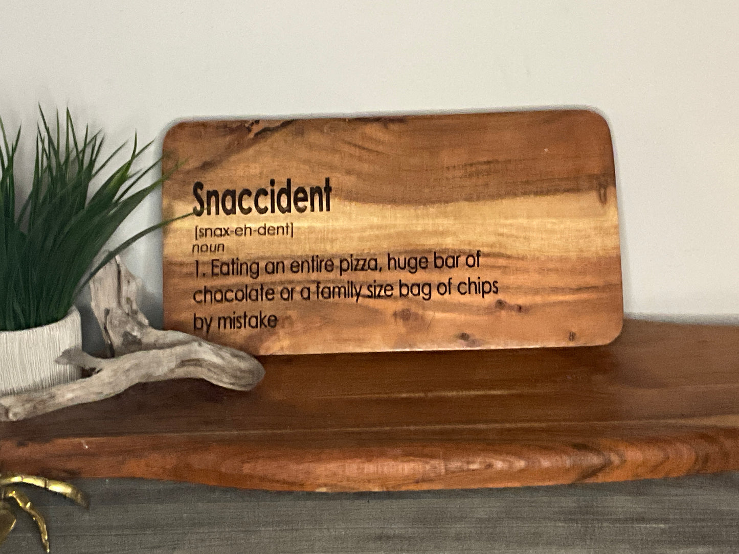 Snaccident serving board