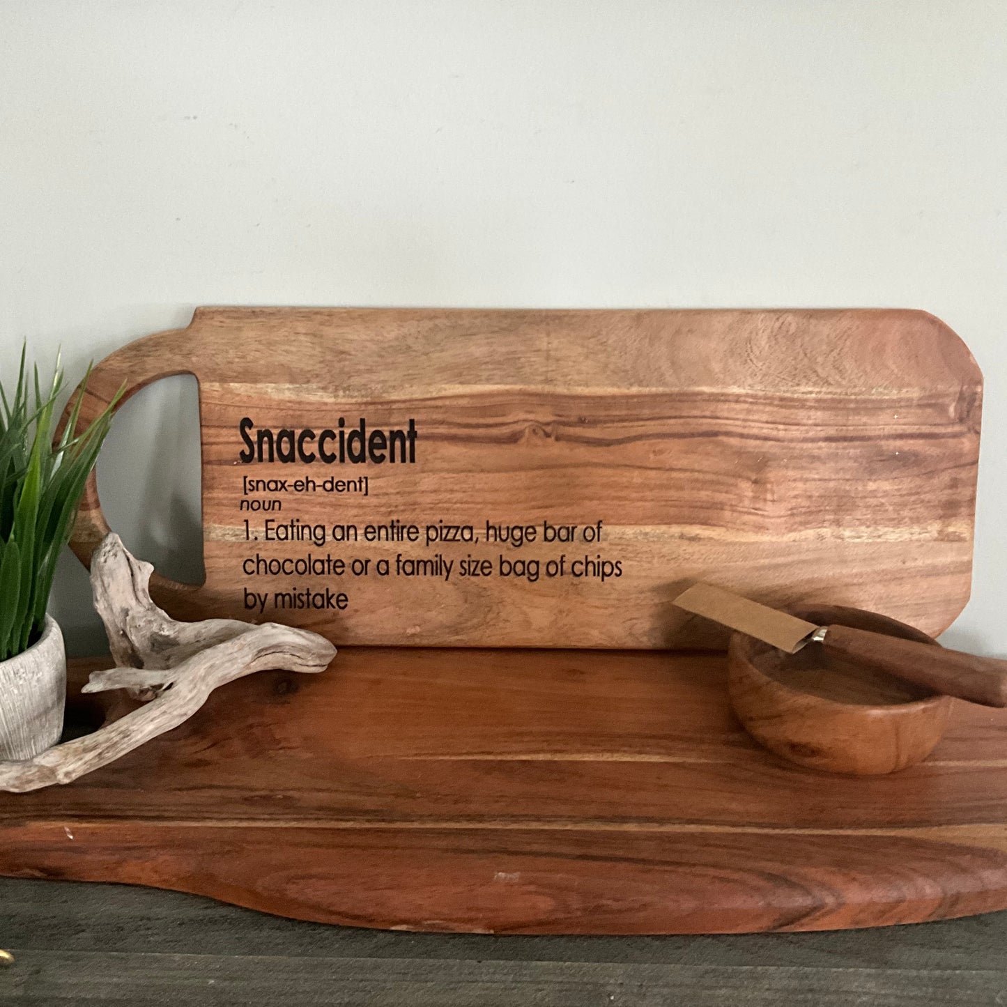 Snaccident serving board
