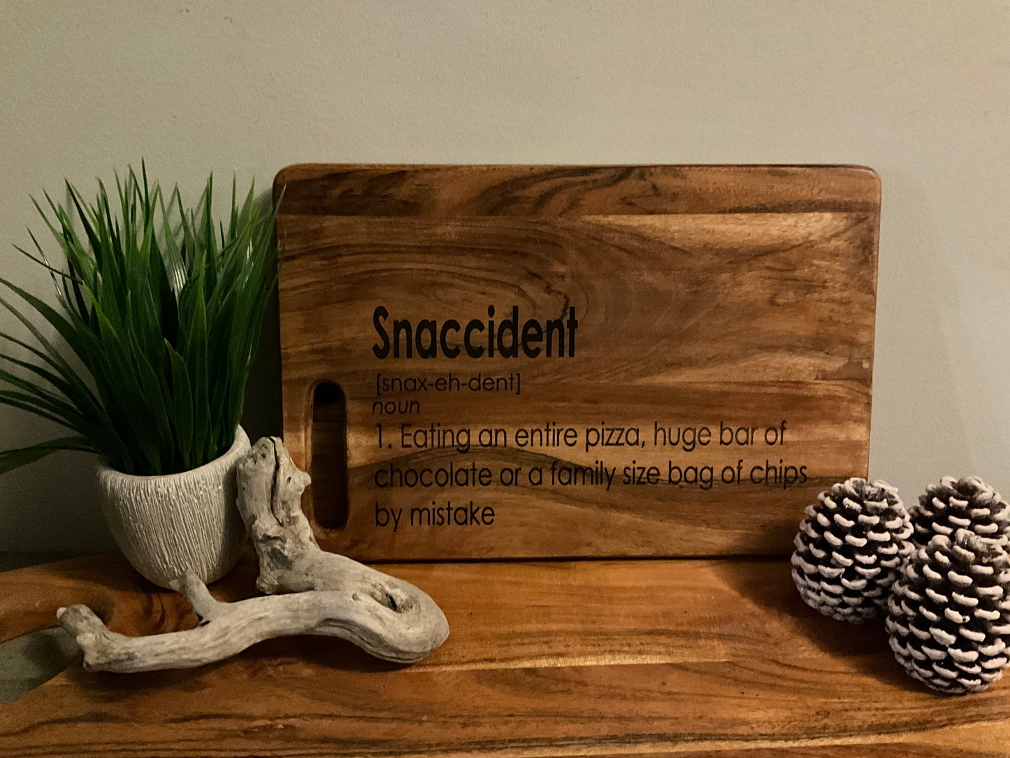 Snaccident serving board