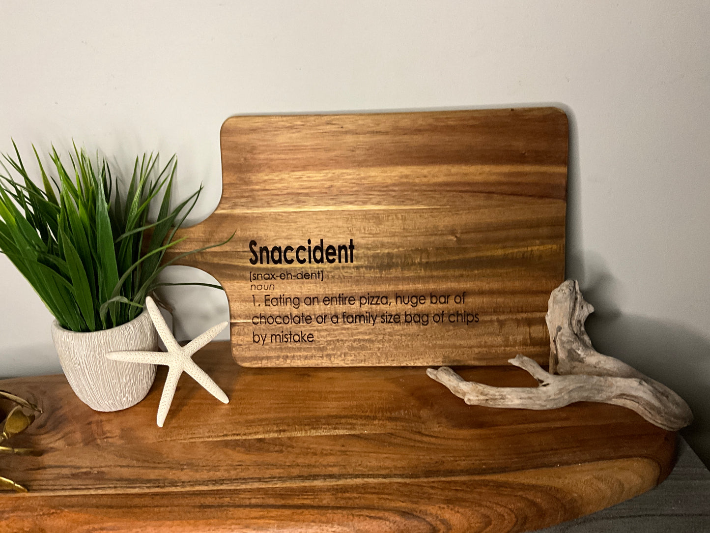 Snaccident serving board