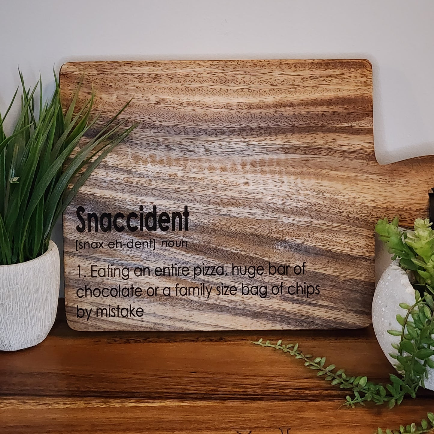 Snaccident serving board