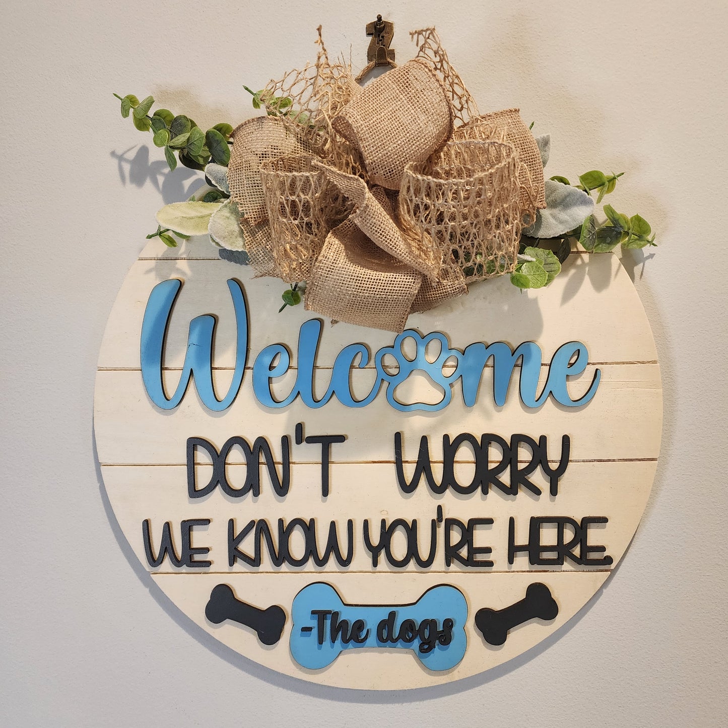 Dog welcome sign