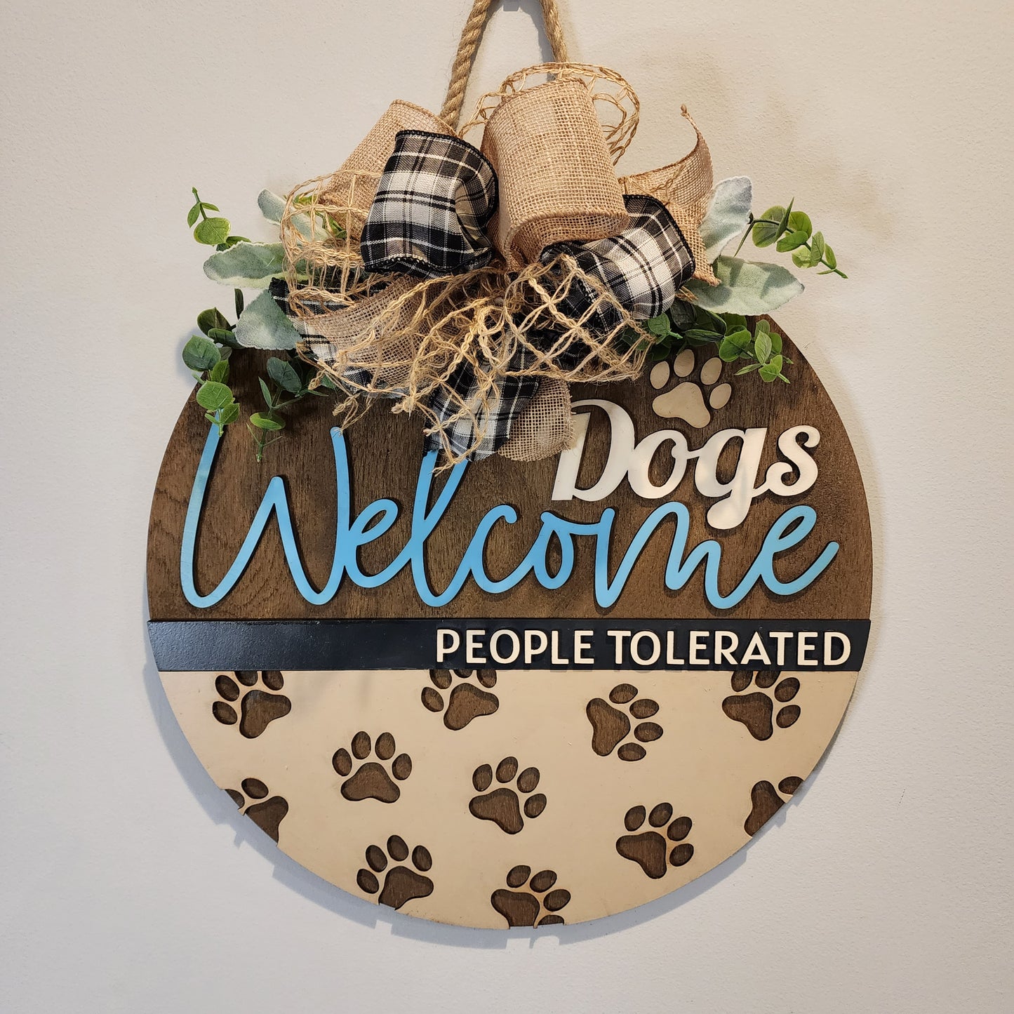 Dog welcome sign