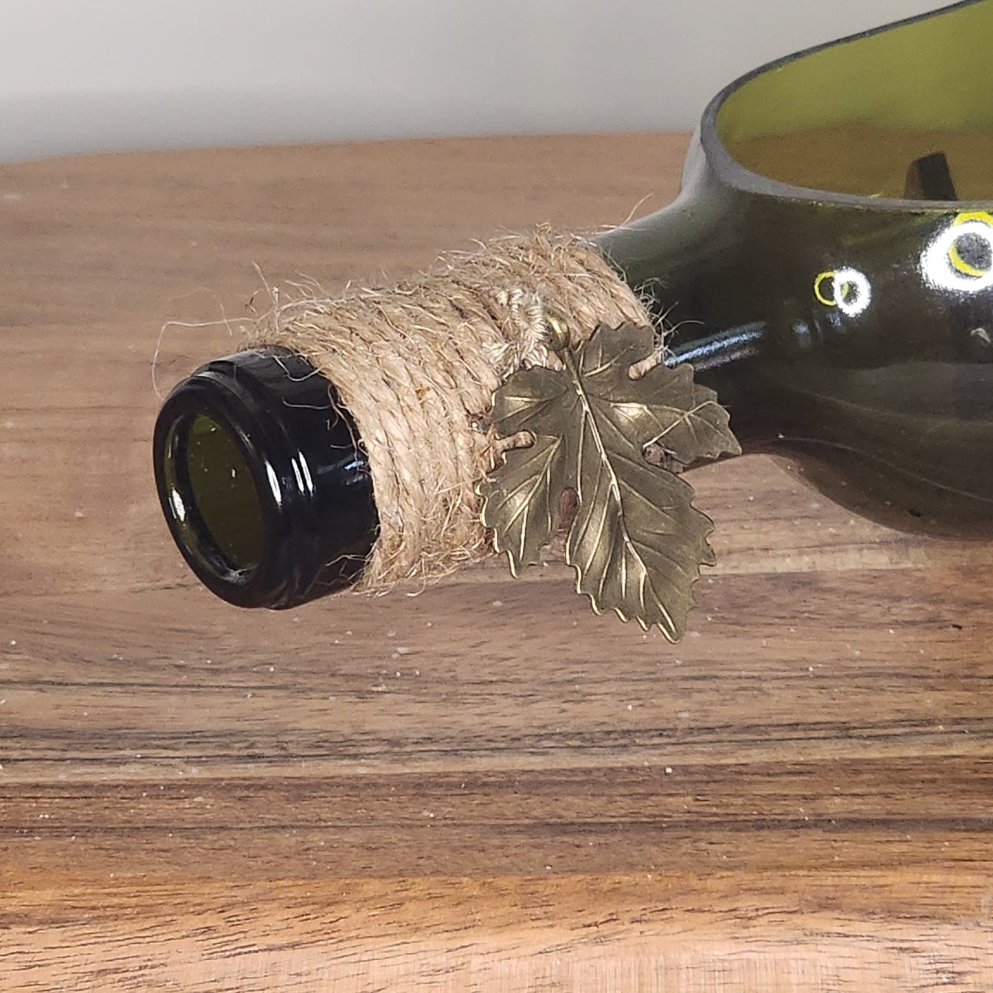 Wine bottle server with stand