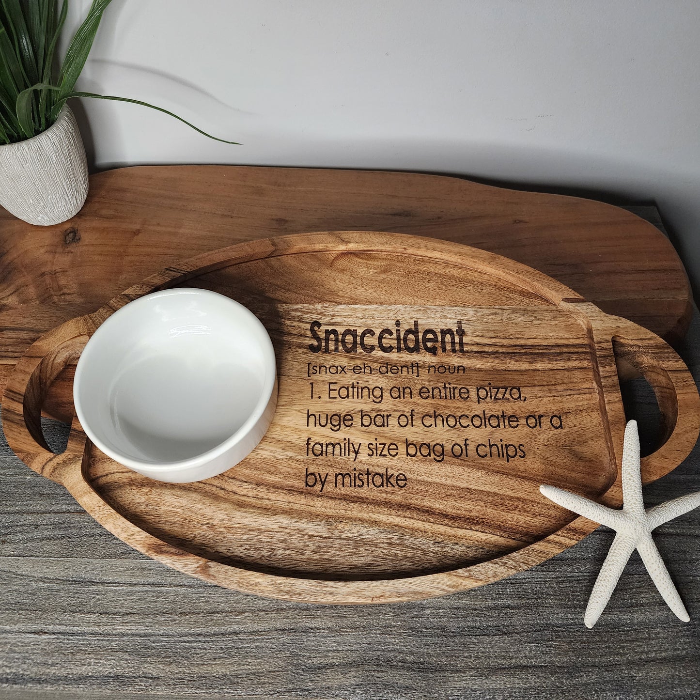 Snaccident serving board