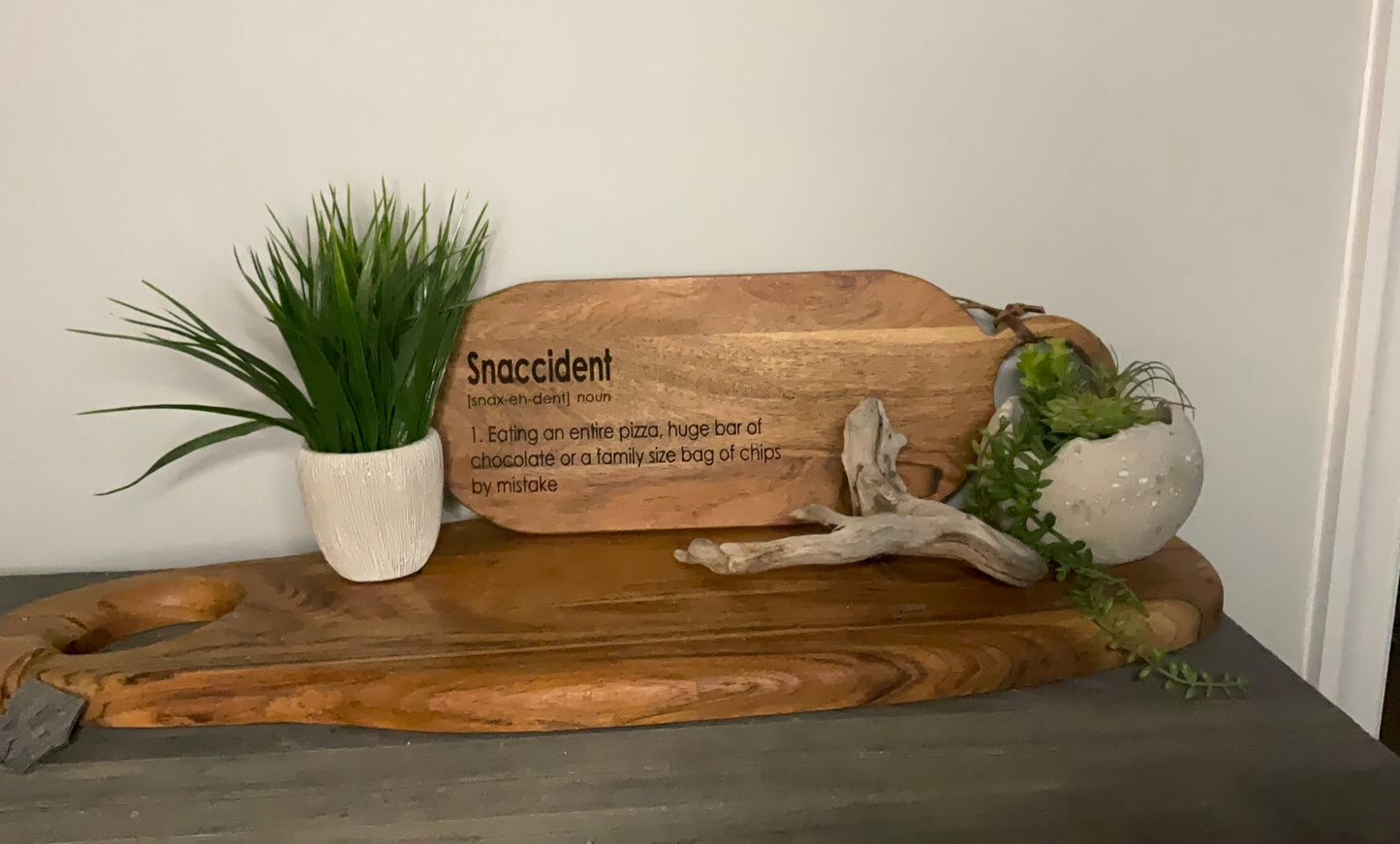 Snaccident serving board