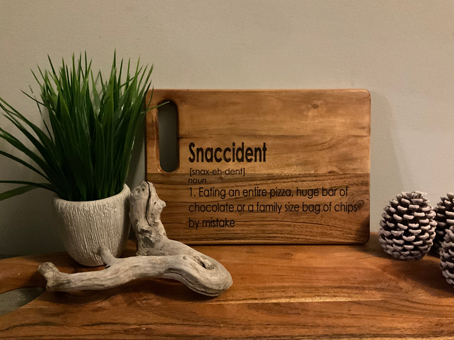 Snaccident serving board