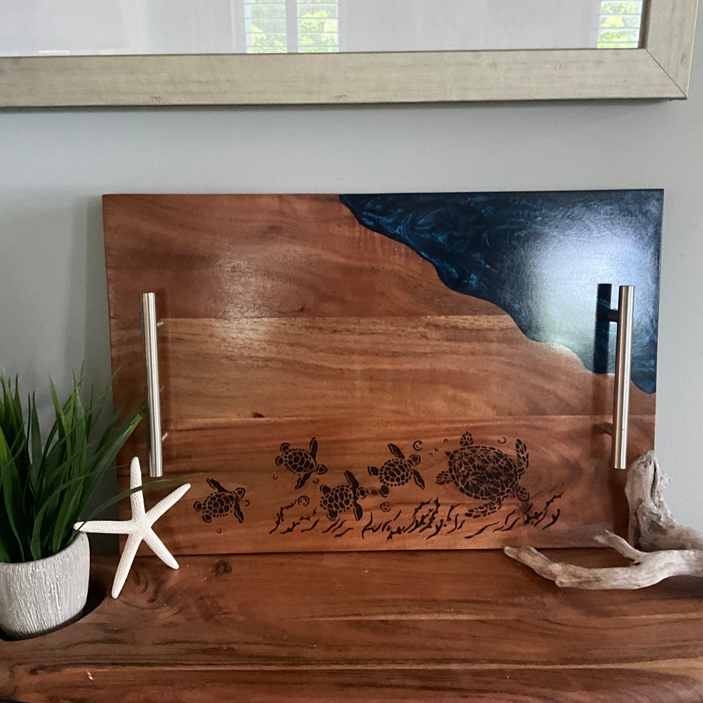 Epoxy tray with turtles